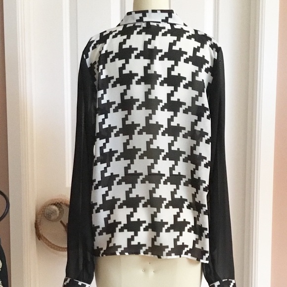Forever21 Houndstooth lightweight blouse - Picture 6 of 6